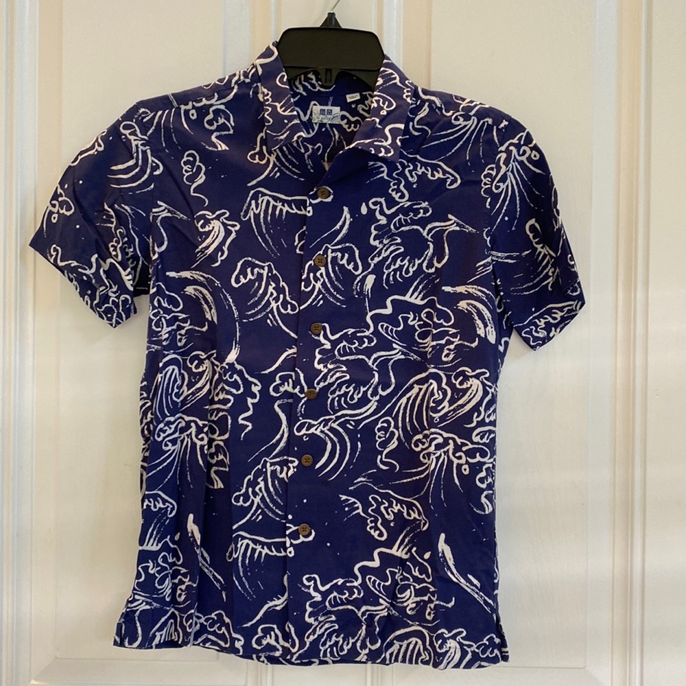 Uniqlo boys short sleeve button up shirt
